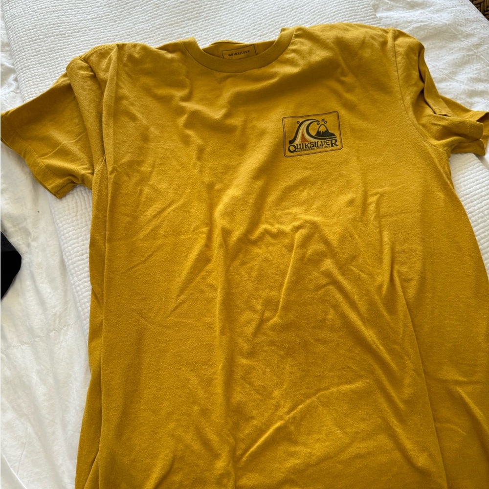 Quiksilver Yellow Short Sleeve Tee Casual Cotton
